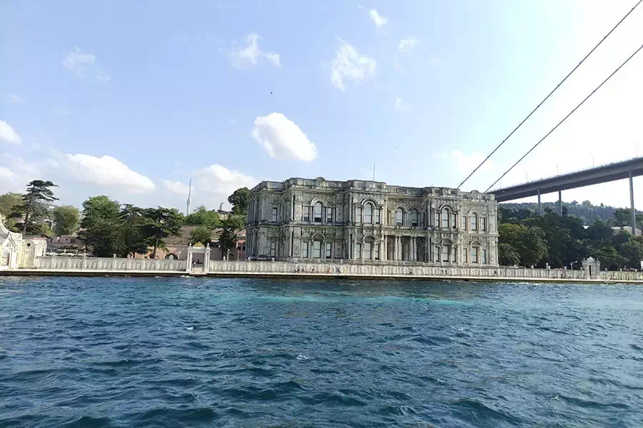 Private Bosphorus Lunch Cruise — Istanbul